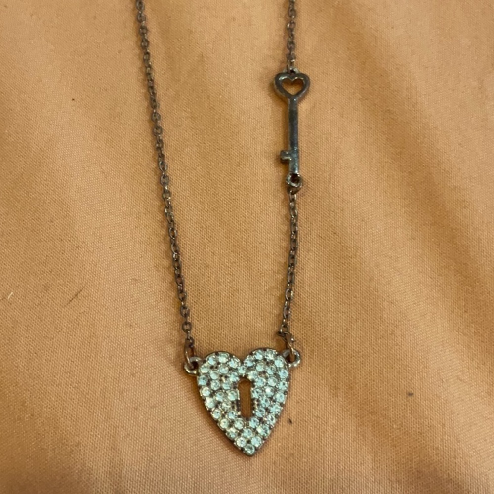 Guess rose gold heart pendant necklace with heart lock and key.